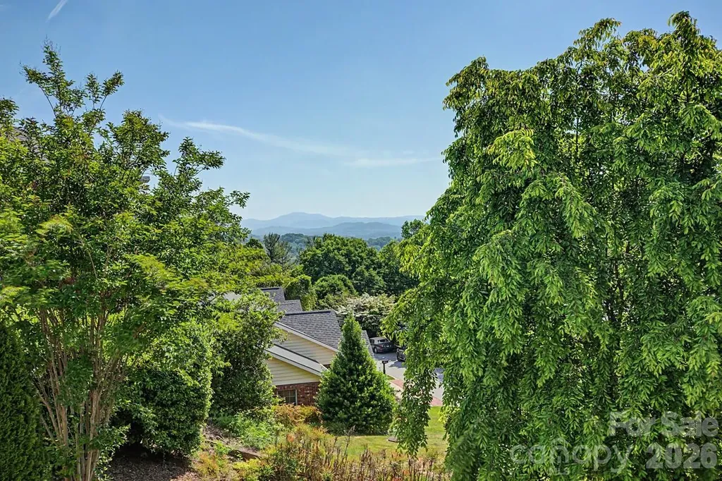 606 Carriage Commons Drive Hendersonville NC 28791