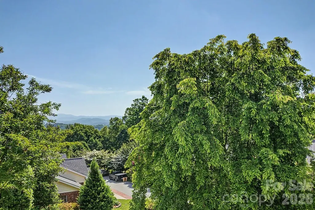 606 Carriage Commons Drive Hendersonville NC 28791