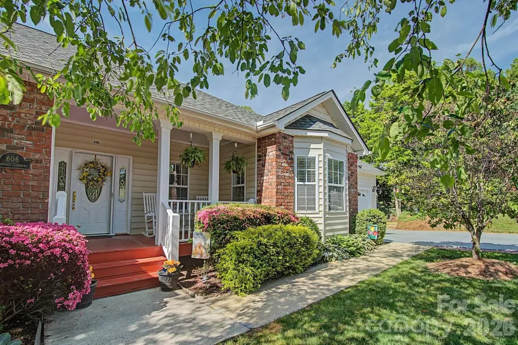 606 Carriage Commons Drive Hendersonville NC 28791