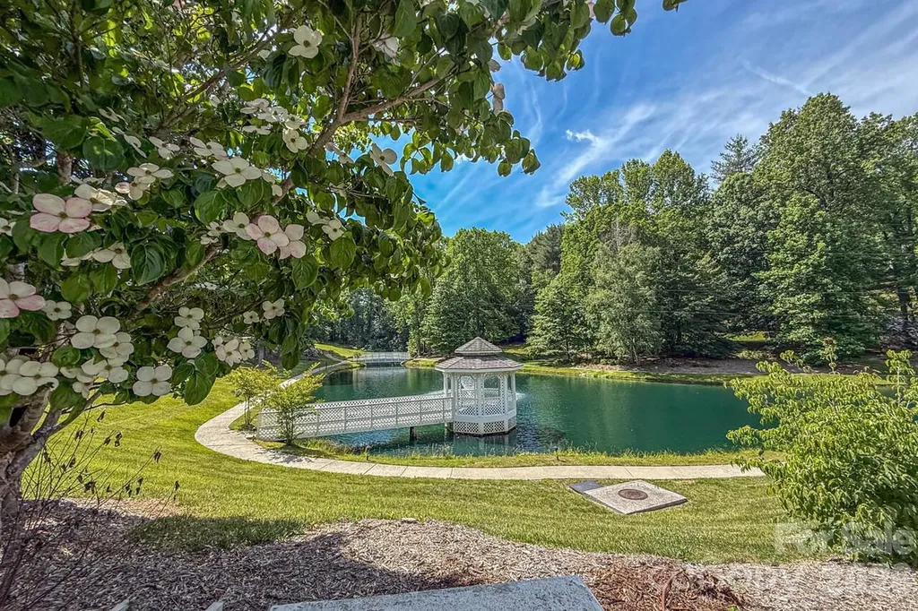 606 Carriage Commons Drive Hendersonville NC 28791