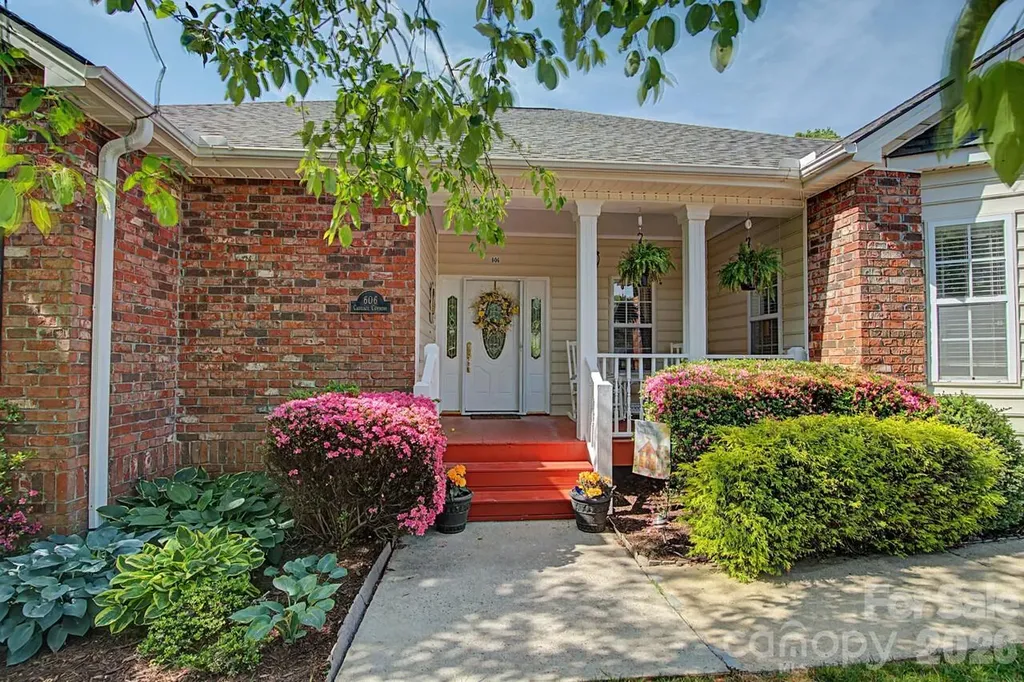 606 Carriage Commons Drive Hendersonville NC 28791