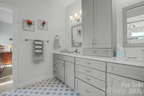 606 Carriage Commons Drive Hendersonville NC 28791