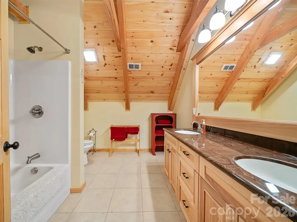 483 Birdie Lane Bakersville NC 28705