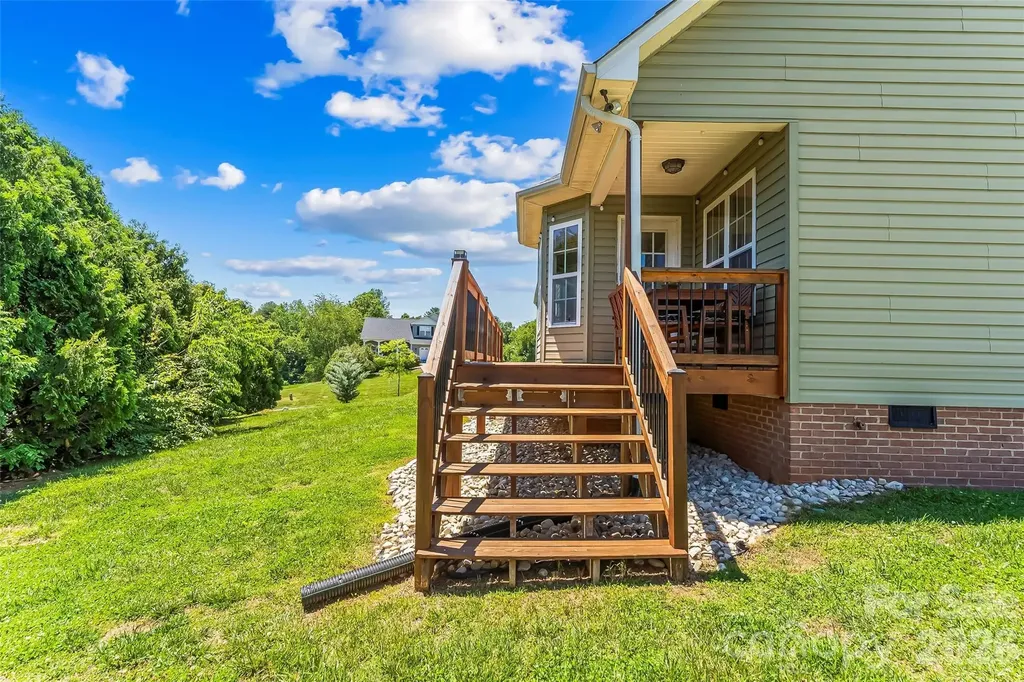2103 Olde Pond Court SE Hudson NC 28638