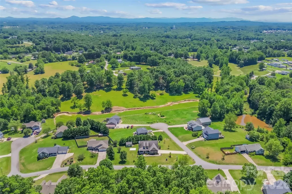 2103 Olde Pond Court SE Hudson NC 28638