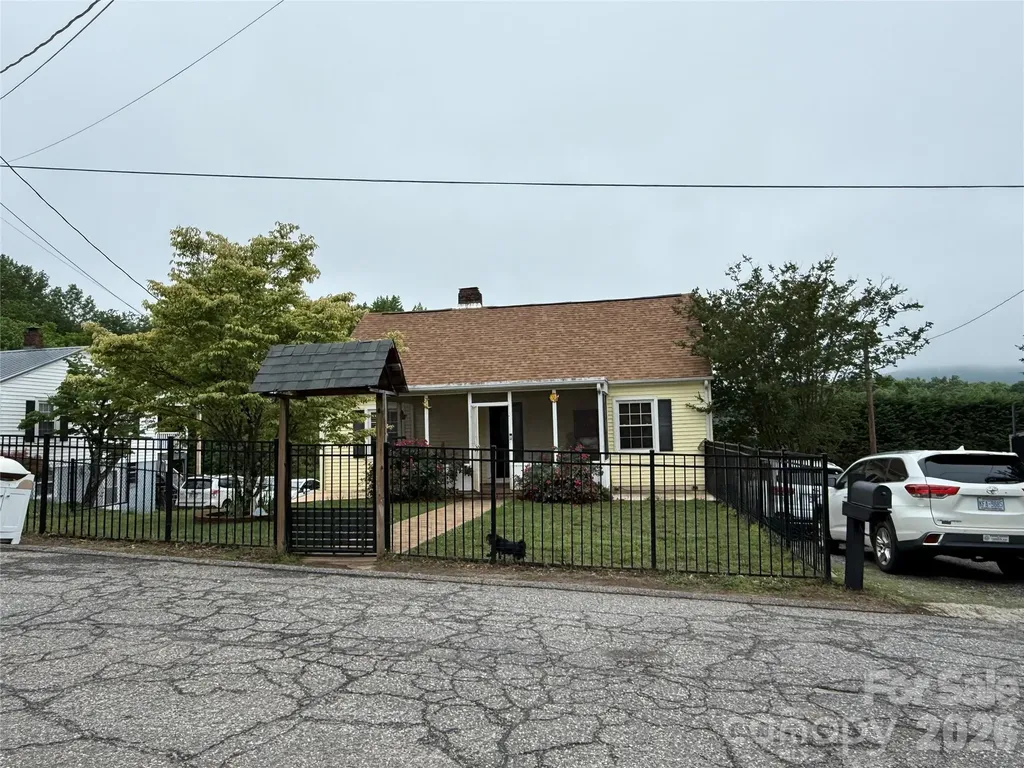 709 Dixie Avenue NW Valdese NC 28690