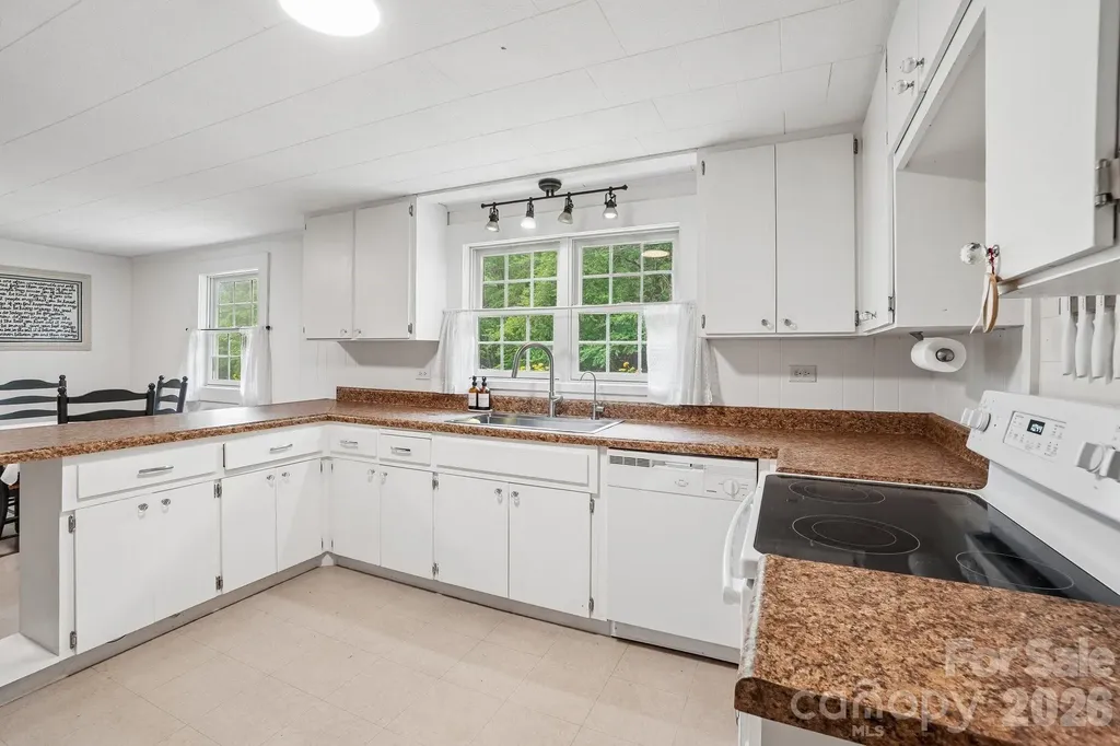 434 Dovers Branch Road Burnsville NC 28714