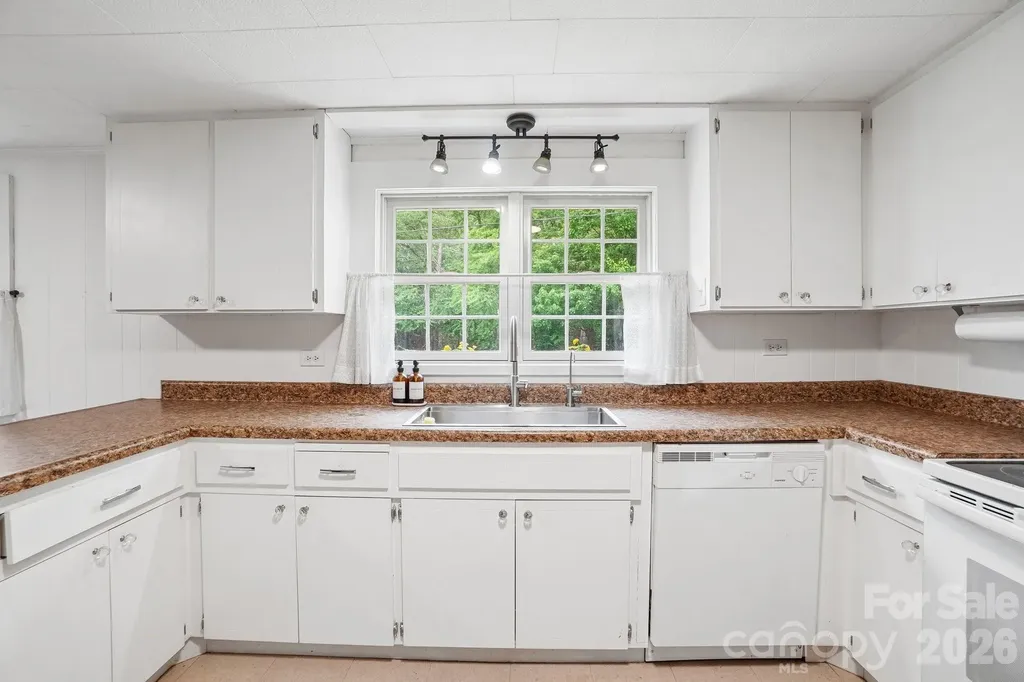 434 Dovers Branch Road Burnsville NC 28714