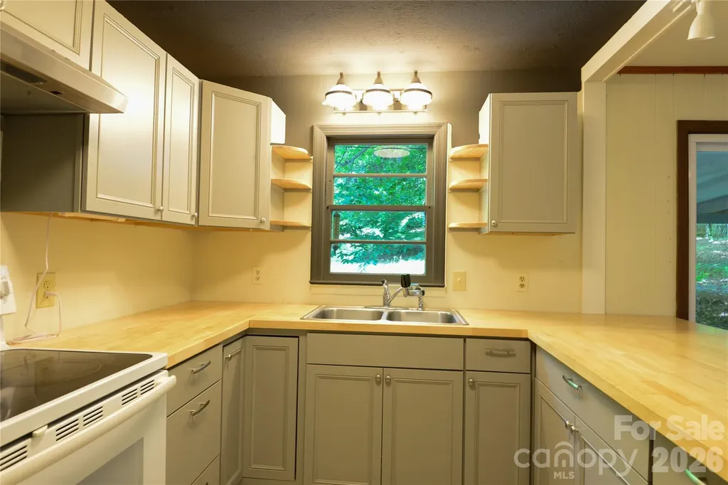 24 Sarabec Hill Road Black Mountain NC 28711