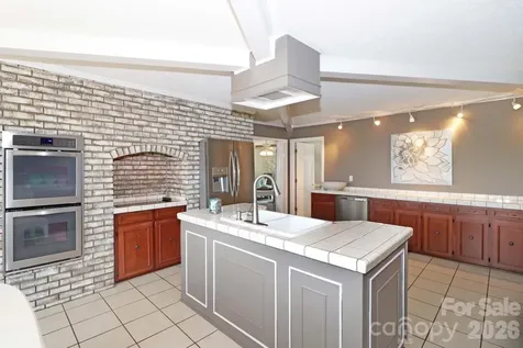 4723 Old Mountain Road Stony Point NC 28678