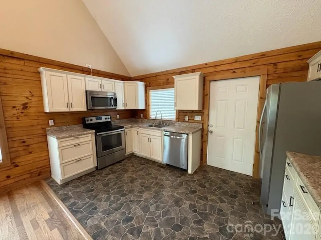 9064 Wildflower Lane Newland NC 28657