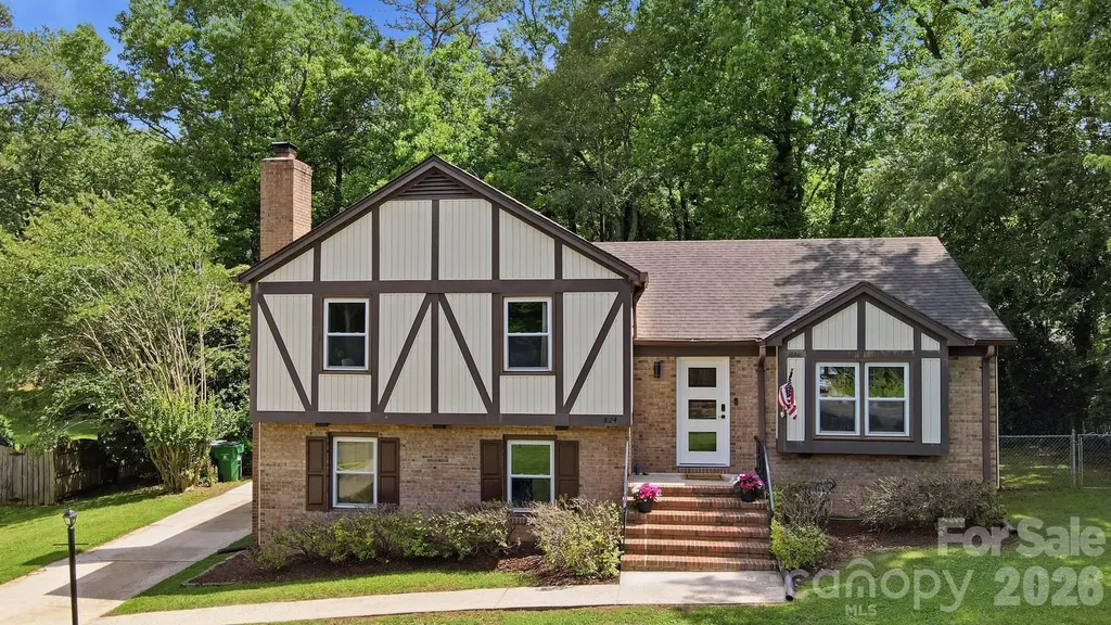 824 Riverwood Road Charlotte NC 28270