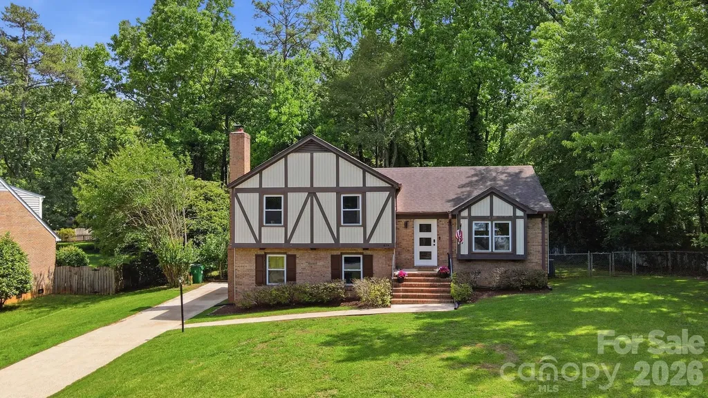 824 Riverwood Road Charlotte NC 28270