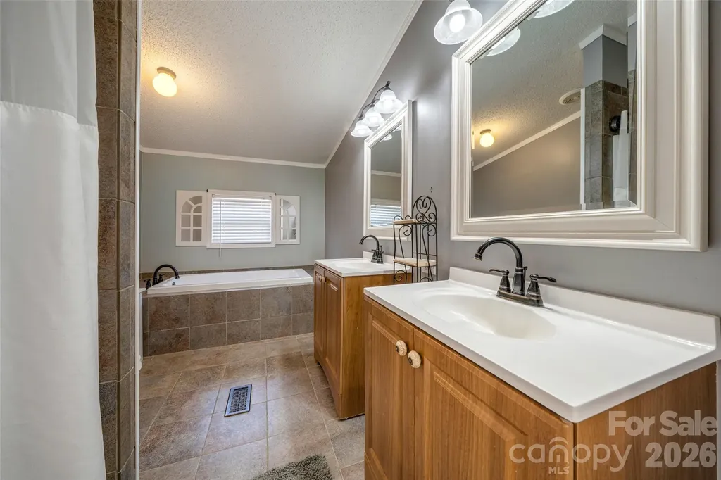 435 Mcminn Road Hendersonville NC 28792
