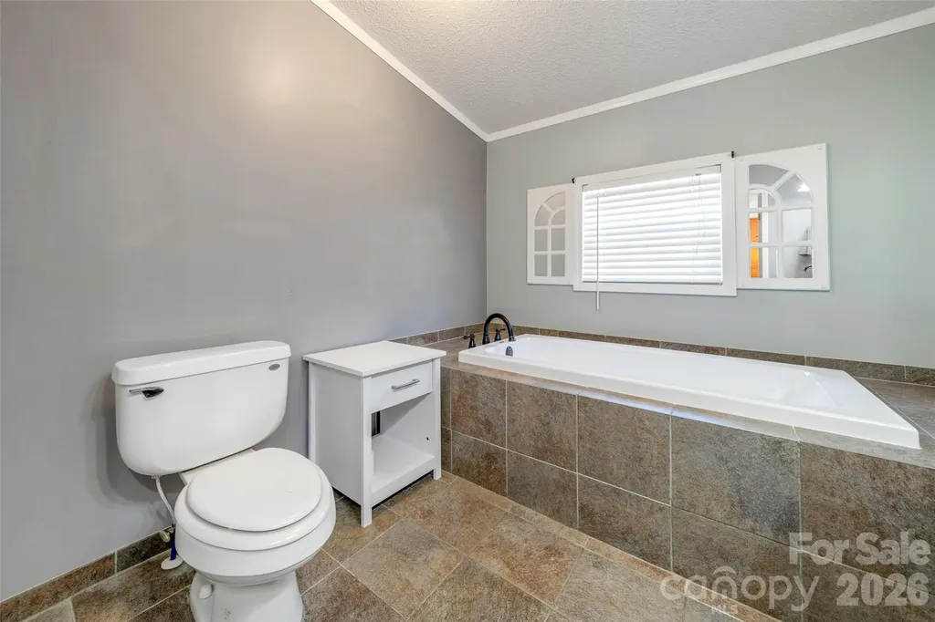 435 Mcminn Road Hendersonville NC 28792