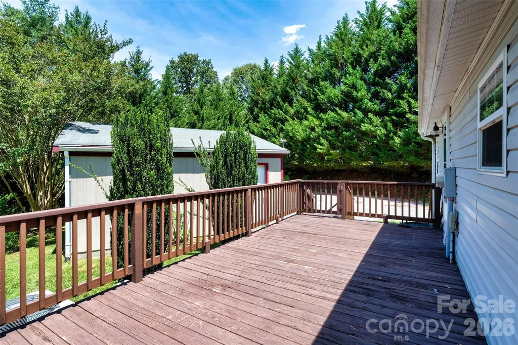 435 Mcminn Road Hendersonville NC 28792