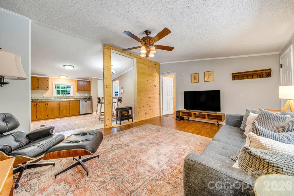 435 Mcminn Road Hendersonville NC 28792
