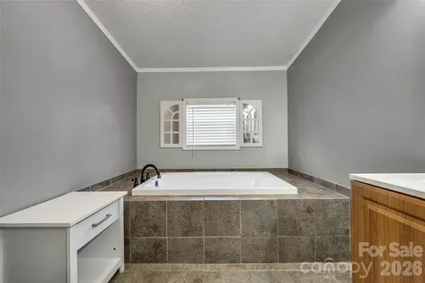 435 Mcminn Road Hendersonville NC 28792