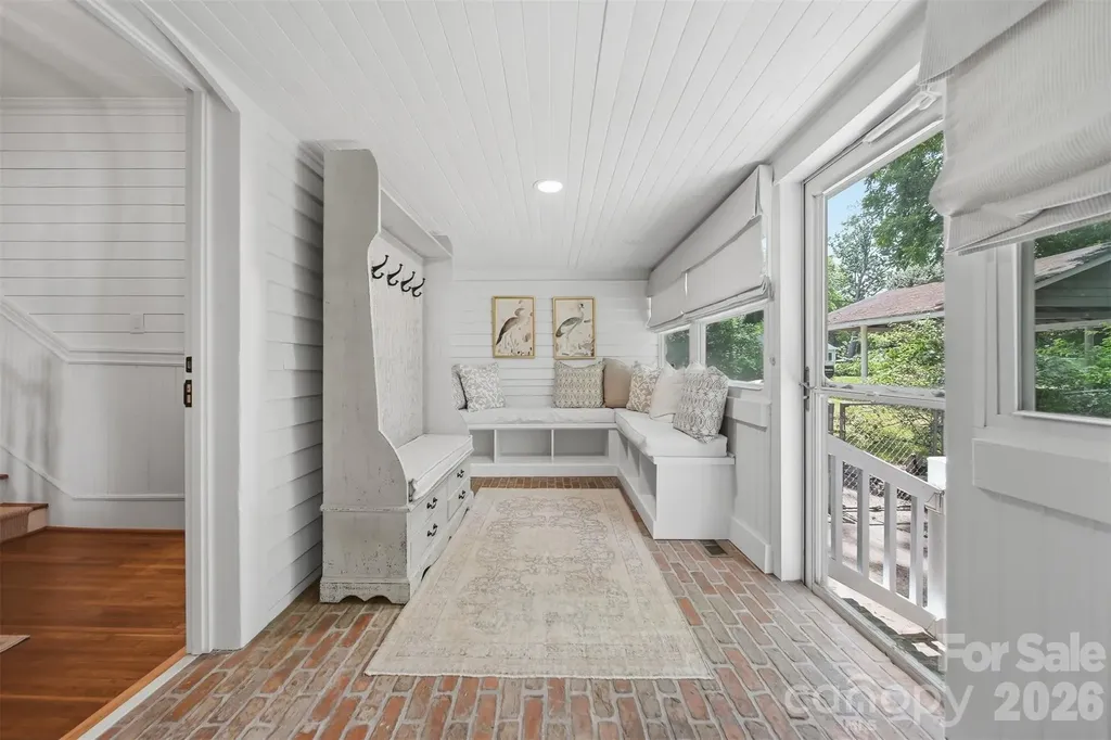 902 N Ashe Avenue Newton NC 28658