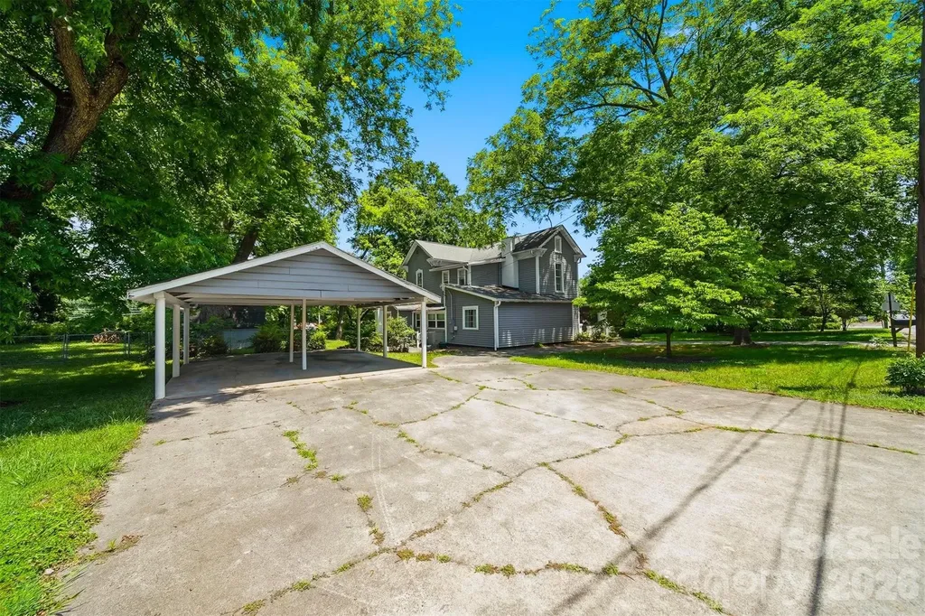 902 N Ashe Avenue Newton NC 28658