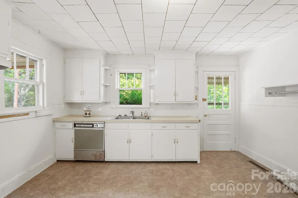 2308 11th Avenue NE Hickory NC 28601
