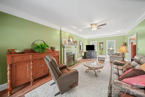 8513 Middleton Circle Harrisburg NC 28075