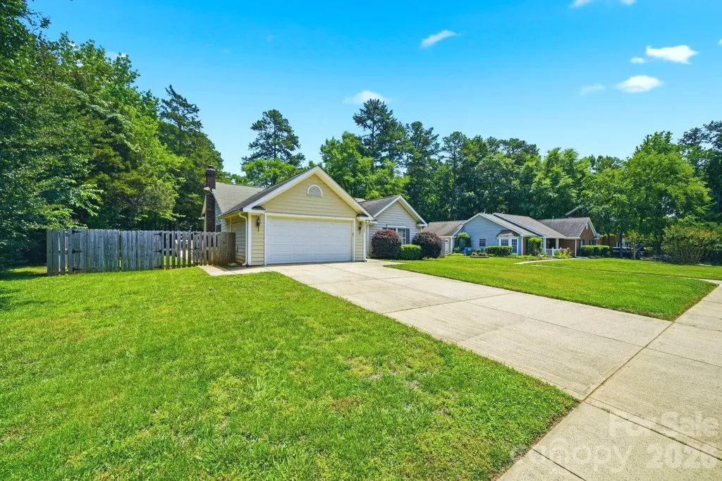 12209 Woodbend Drive Matthews NC 28105