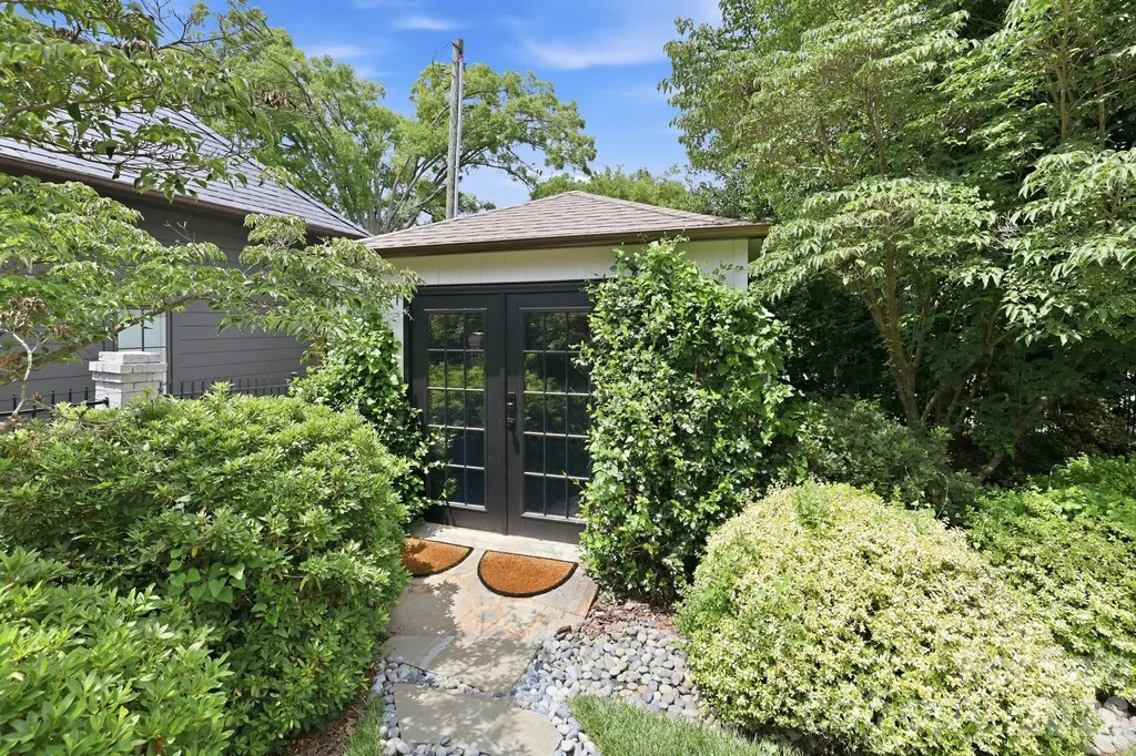 2021 Coniston Place Charlotte NC 28207