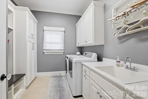 2021 Coniston Place Charlotte NC 28207