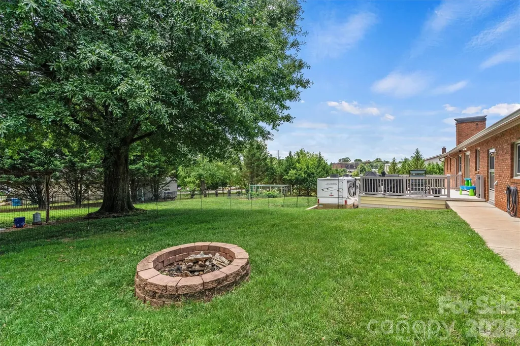 226 28th Avenue Place NE Hickory NC 28601