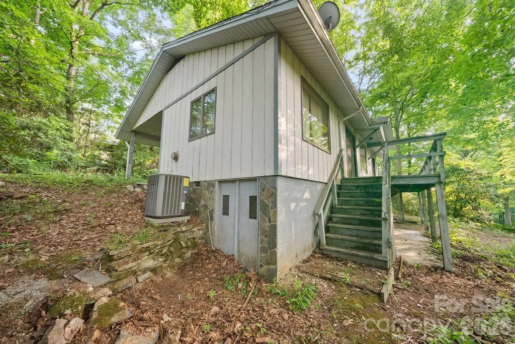 65 Gurney Franklin Road Newland NC 28657