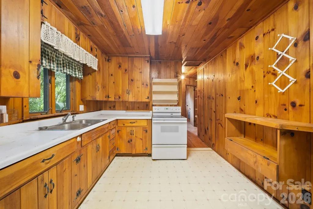 65 Gurney Franklin Road Newland NC 28657