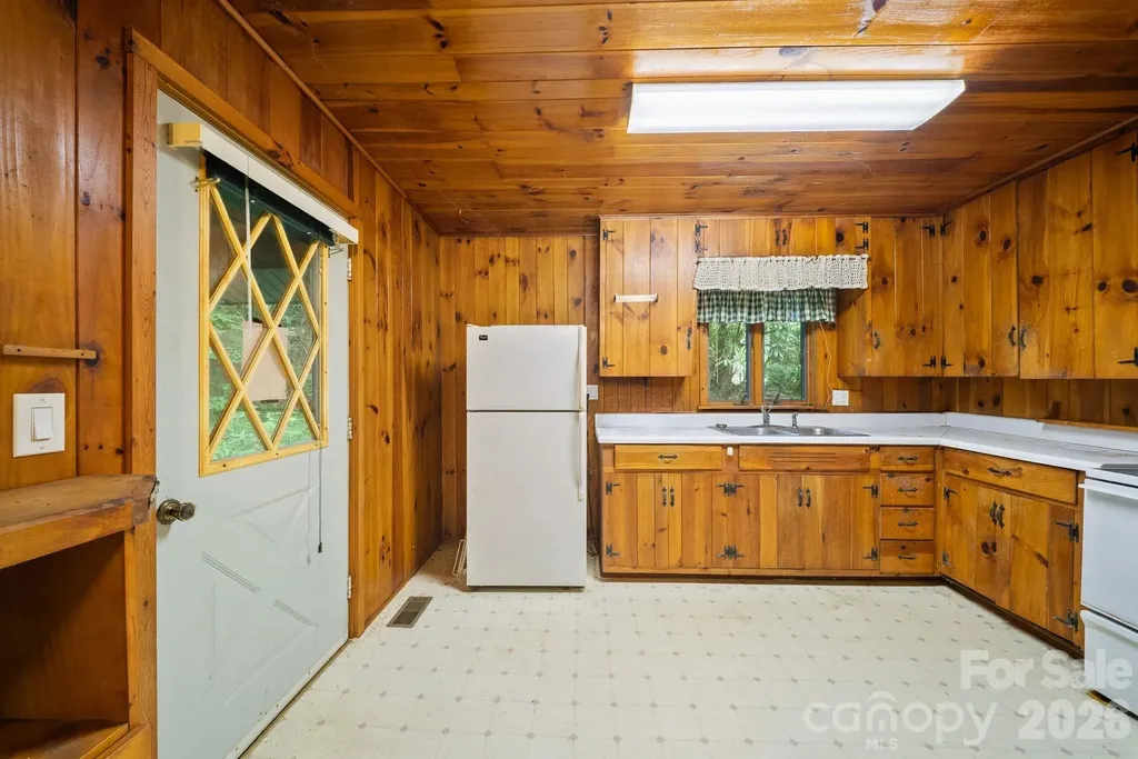 65 Gurney Franklin Road Newland NC 28657