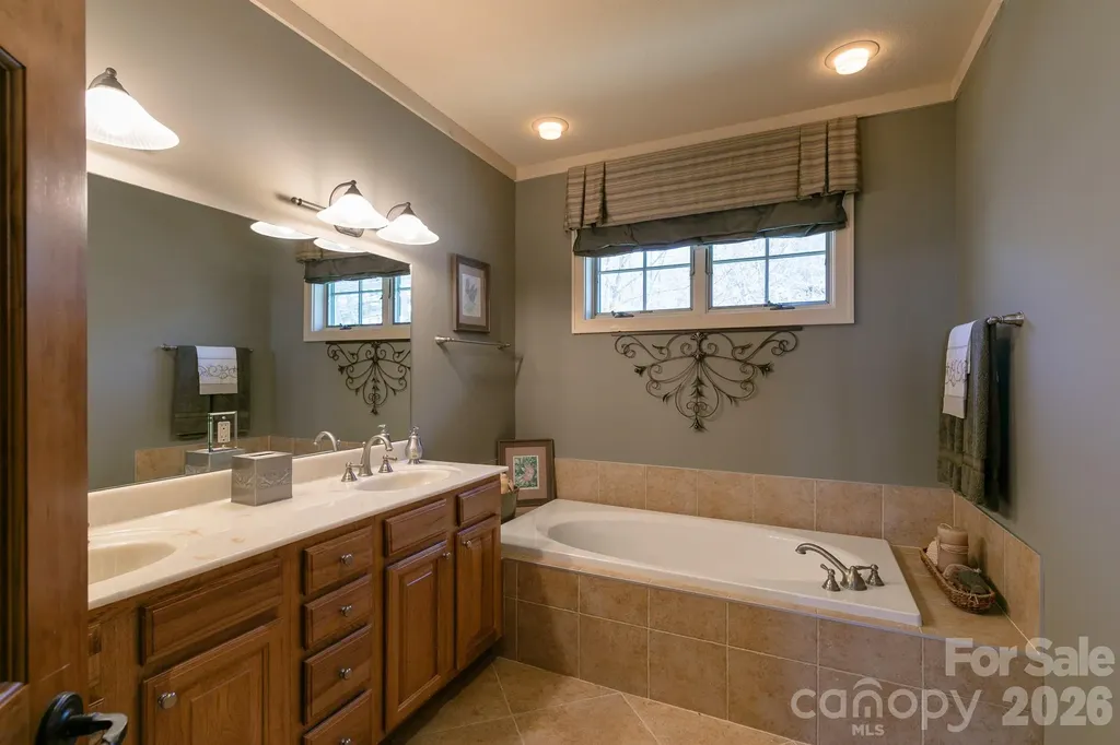 47 Creekside Way Burnsville NC 28714