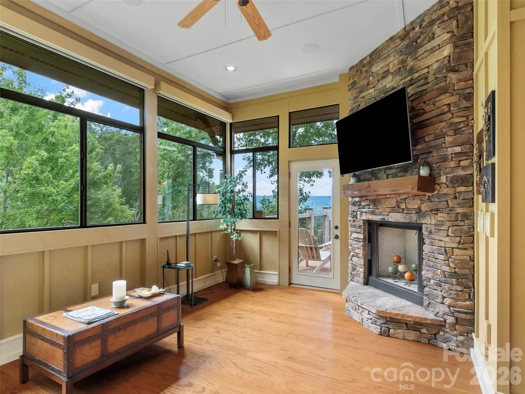 47 Creekside Way Burnsville NC 28714