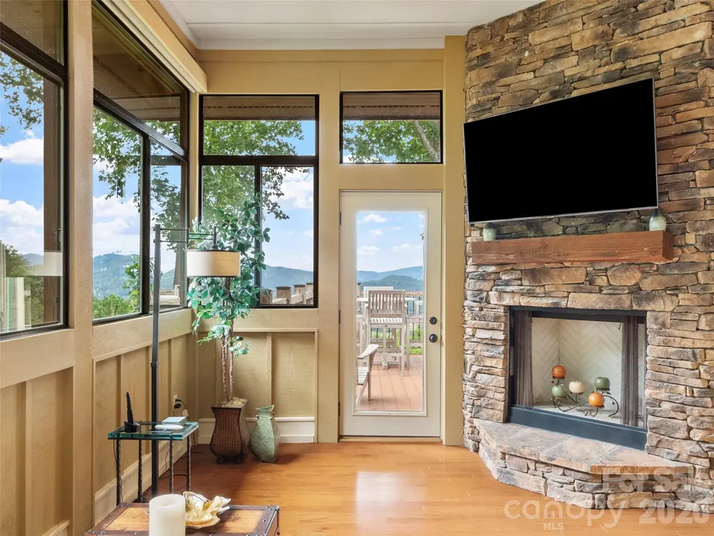 47 Creekside Way Burnsville NC 28714