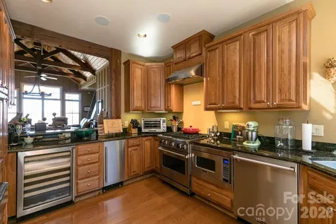 47 Creekside Way Burnsville NC 28714