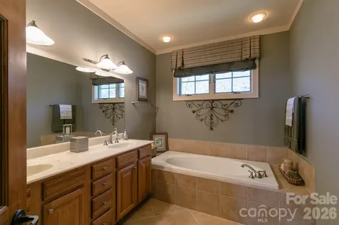 47 Creekside Way Burnsville NC 28714