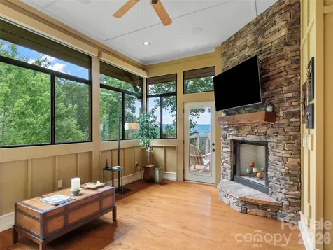 47 Creekside Way Burnsville NC 28714