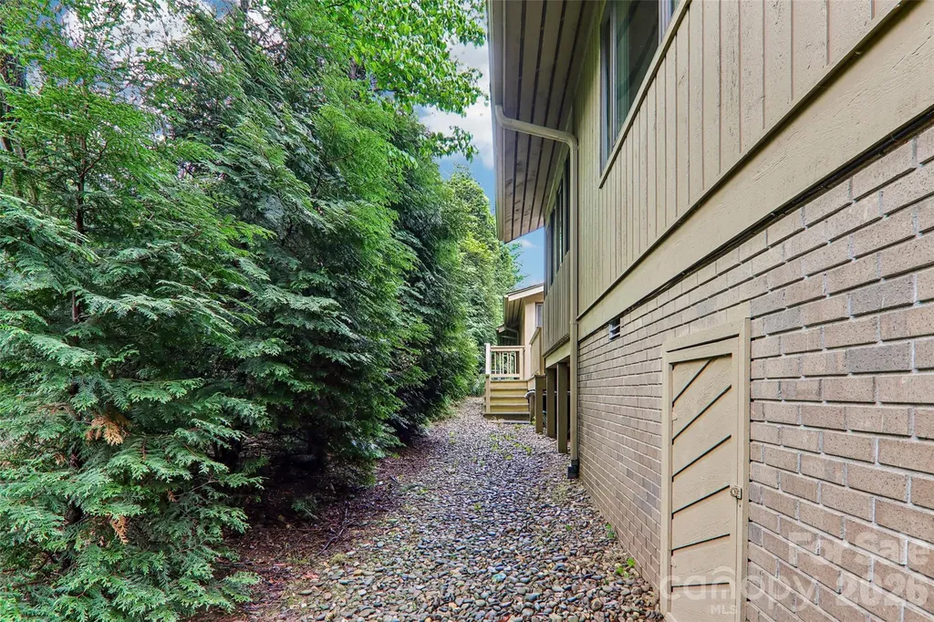 405 Wild Oak Lane Hendersonville NC 28791