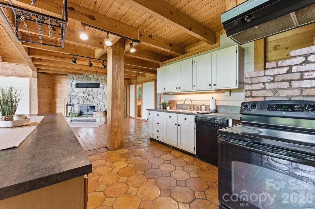 429 Biodome Drive Waynesville NC 28785