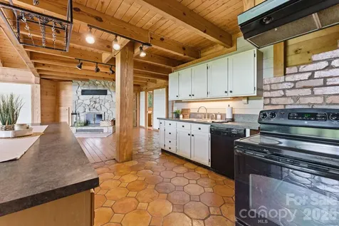 429 Biodome Drive Waynesville NC 28785