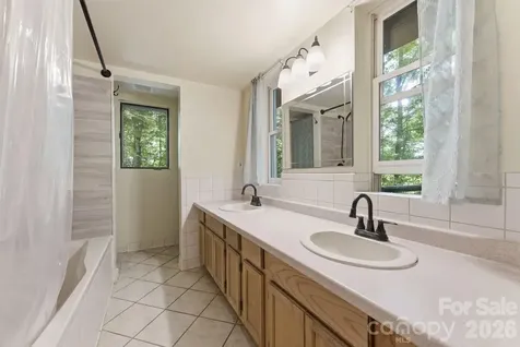 429 Biodome Drive Waynesville NC 28785