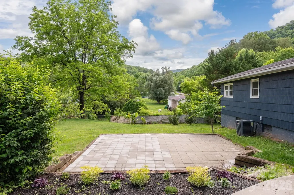 65 Farley Street Waynesville NC 28786