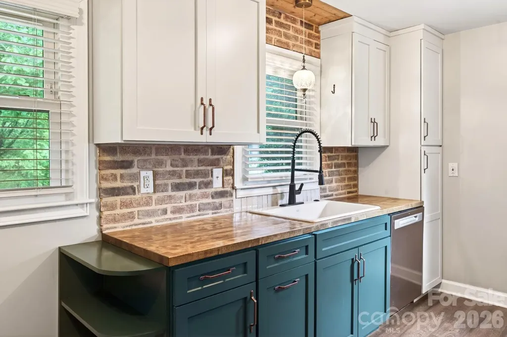 65 Farley Street Waynesville NC 28786