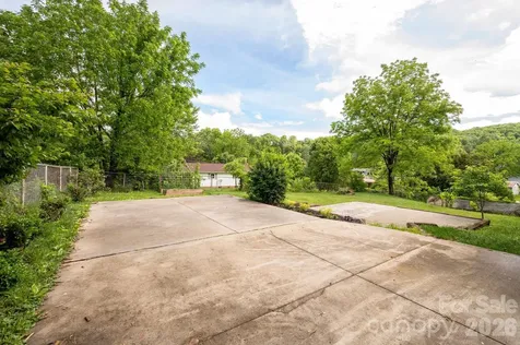 65 Farley Street Waynesville NC 28786