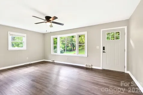 65 Farley Street Waynesville NC 28786