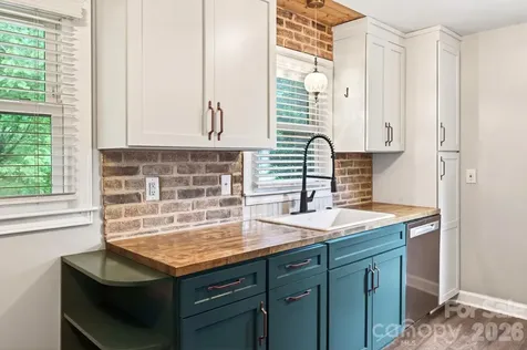 65 Farley Street Waynesville NC 28786