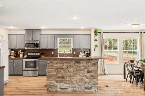 11 Misty Lane Candler NC 28715