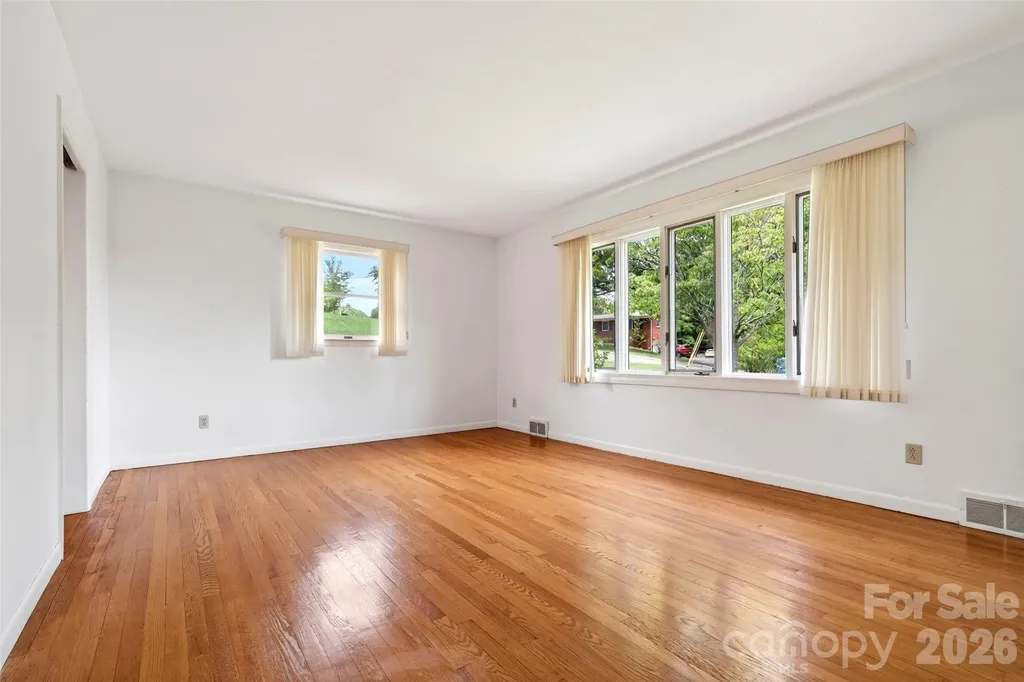 35 Mountain Terrace Asheville NC 28806